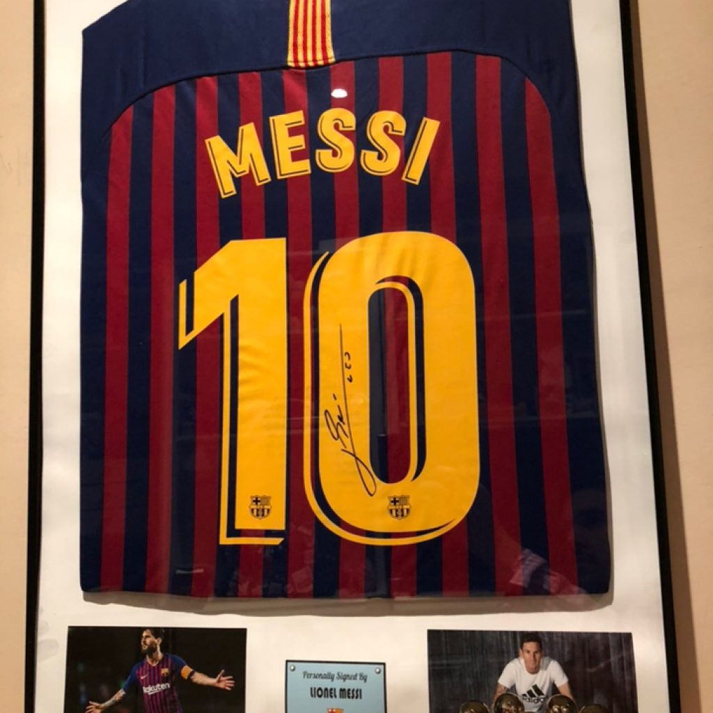 Camiseta del Barça firmada por Messi, uno de los objetos más buscado por coleccionista.