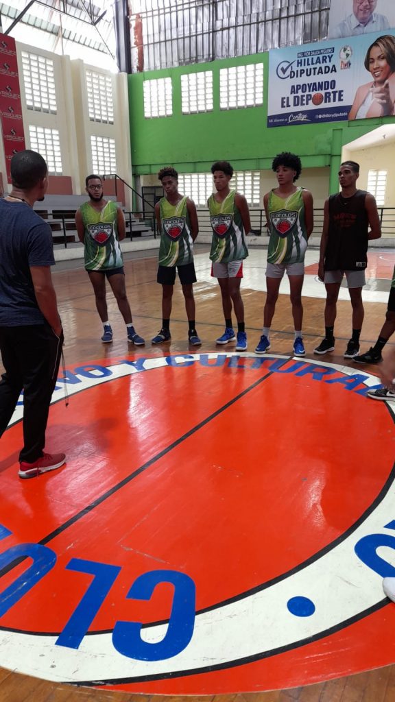 Cocolo entrenan para el primer torneo de baloncesto U-22