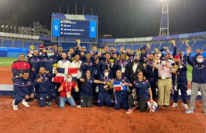 La Delegación Dominicana de Béisbol tras la entrega de su medalla de broce 