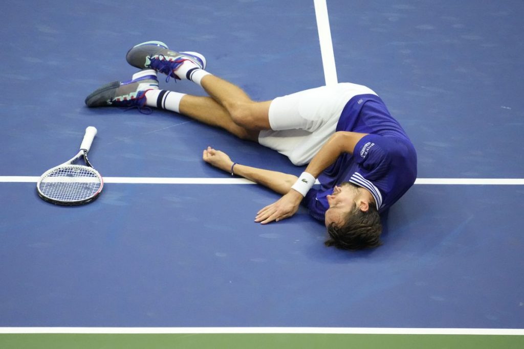 Frustración de Novak a no  lograr ganar el partido 