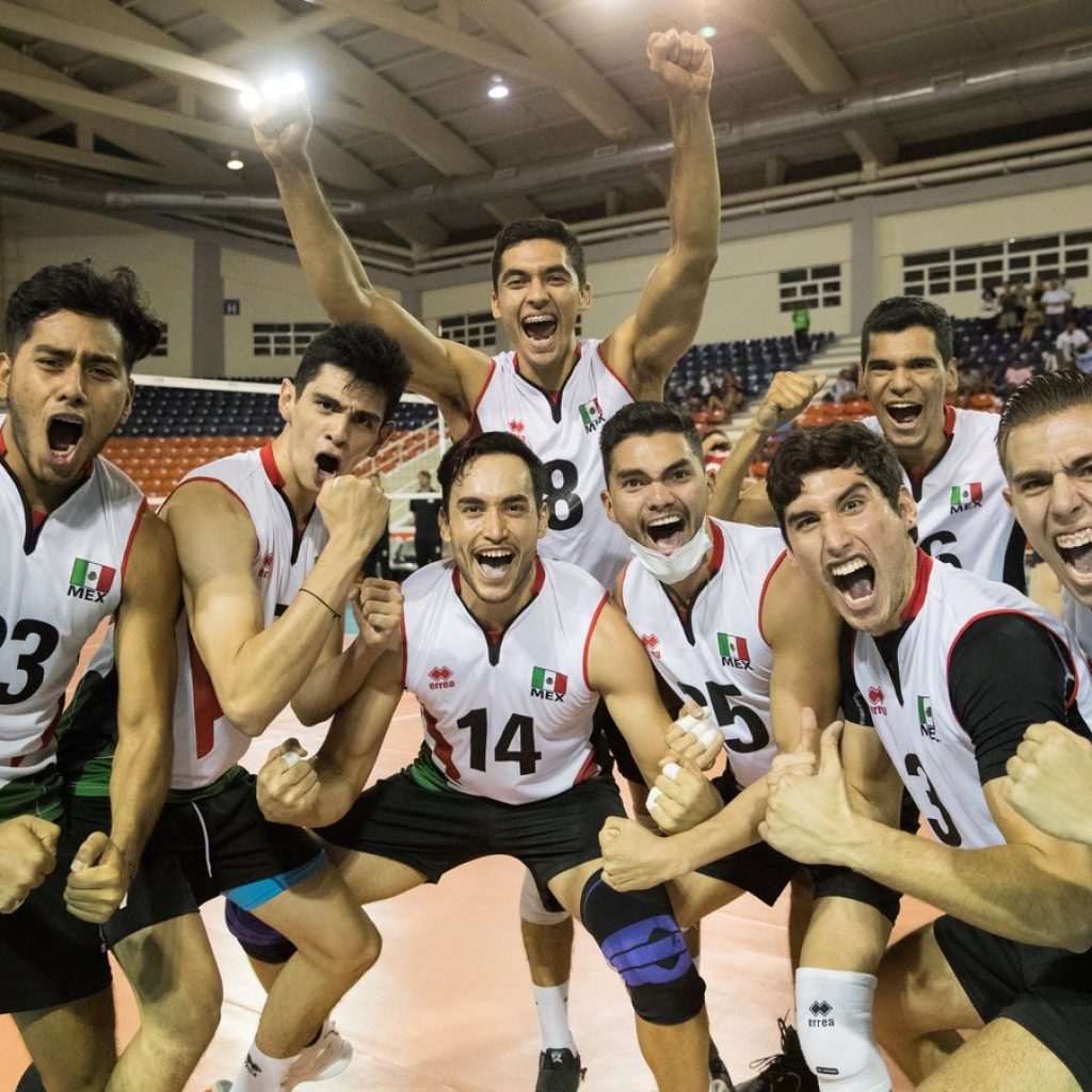 Conjunto México de voleibol masculino  celebra su oro  ganado en Copa Panamericana