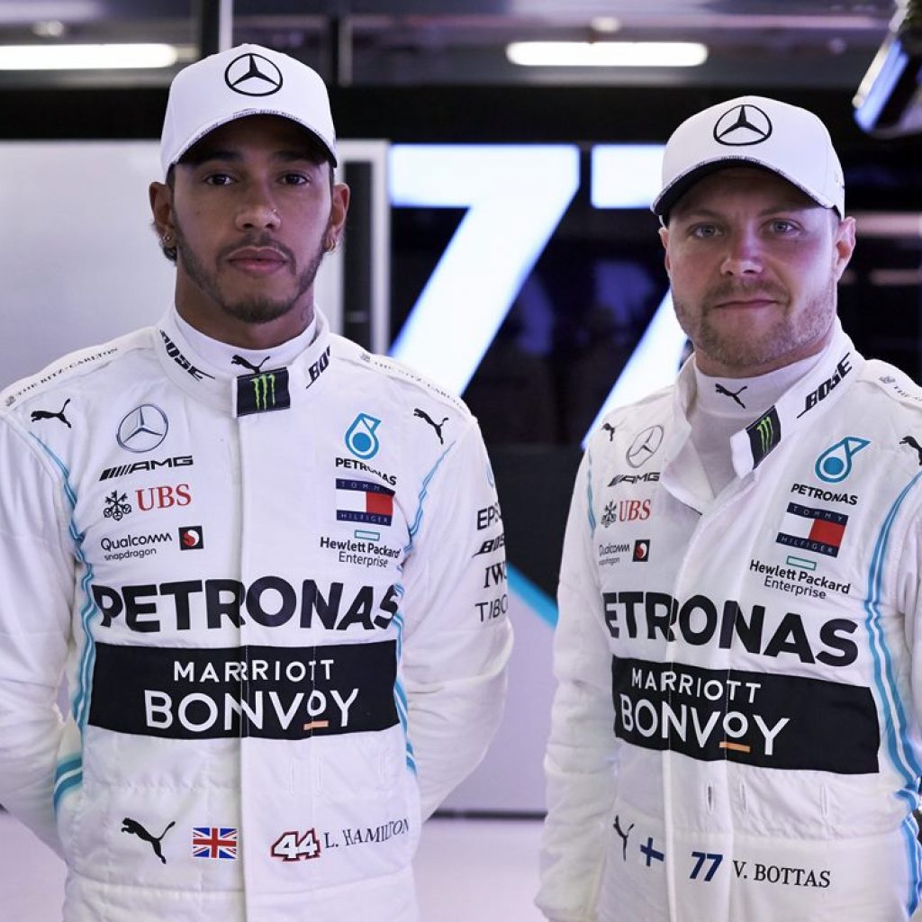 Lewis Hamilton junto a Valtteri Bottas