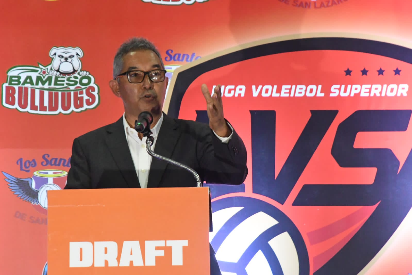 Santo Domingo.- La Liga de Voleibol Superior (LVS) anunció la posposición para el próximo 5 de noviembre de la tercera edición de su torneo que estaba fechado para comenzar este viernes 15 con la participación de ocho equipos en las ramas femenina y masculina.