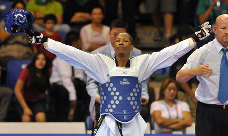 Gabriel Mercedes, peleador de taekwondo y una gloria del deporte, recibe una contribución de 88 mil pesos.