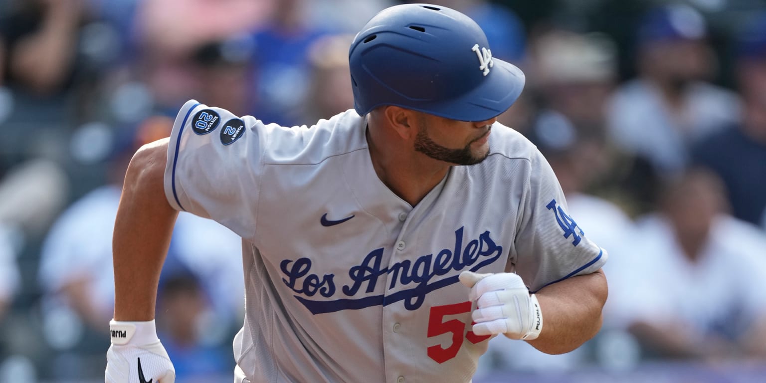 Los Dodgers de Los Ángeles anunciaron su alineación para el Juego 3 de la Serie Divisional de Liga Nacional contra los Gigantes la noche del lunes, con el dominicano Albert Pujols colocado como primera base y séptimo bate, entre otros cambios.