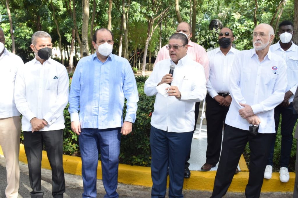 Ministro Camacho aboga por unidad en Día Nacional del Deporte