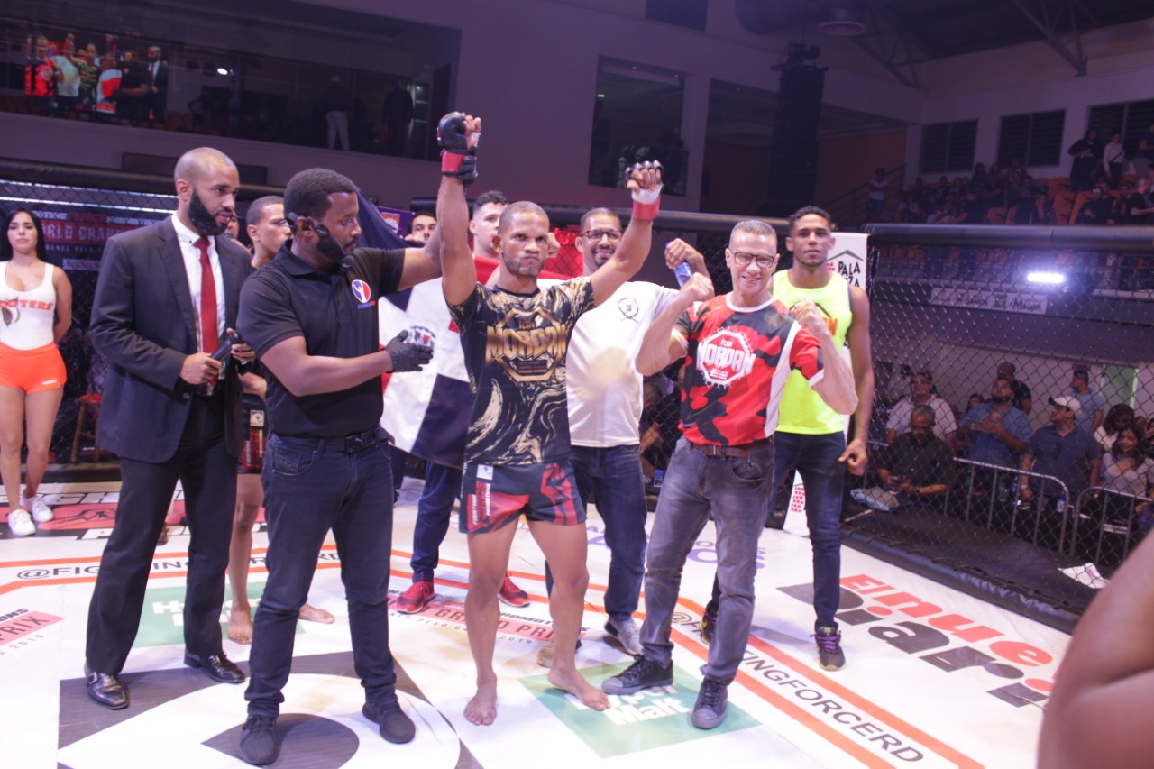 Dominicano De los Santos peleará contra estadounidense Kalista en MMA