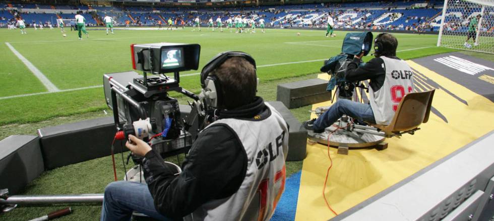 LaLiga española de fútbol vende su derecho televisivo por 4.950