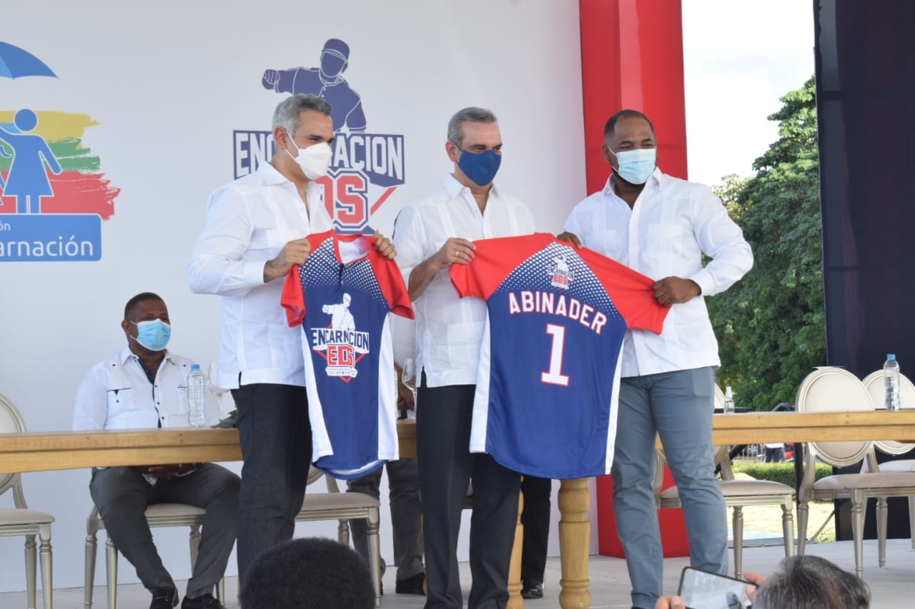 Abinader encabeza inauguración de Academia de Béisbol Edwin Encarnación