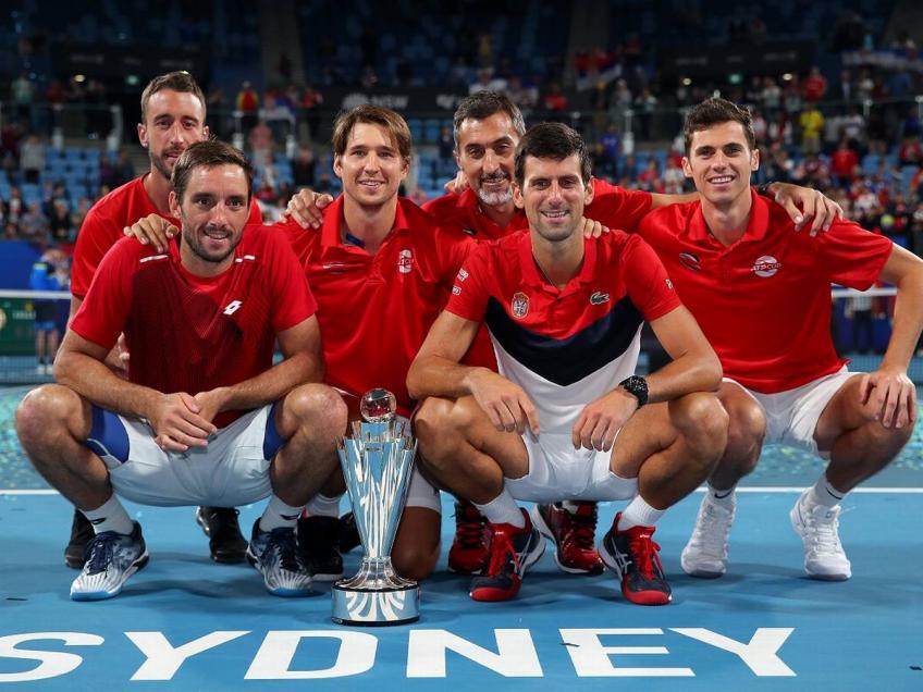 Novak Djokovic junto a Filip Krajinovic, Dusan Lajovic, Matej Sabanov, Nikola Cacic y Nikola Milojevic.