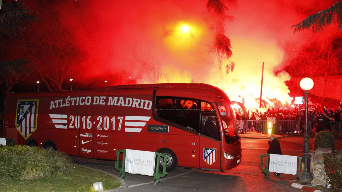 Atacan el autobús del Atlético de Madrid a su llegada a Anoeta