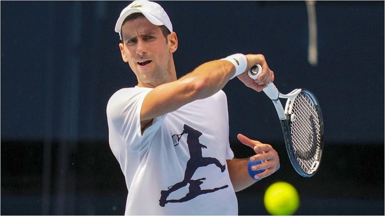 Djokovic entrena en Australia a pesar de una posible expulsión del país