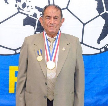 Don Quisque fue fundador de la primera asociación de fútbol del país y primer entrenador de una selección nacional.