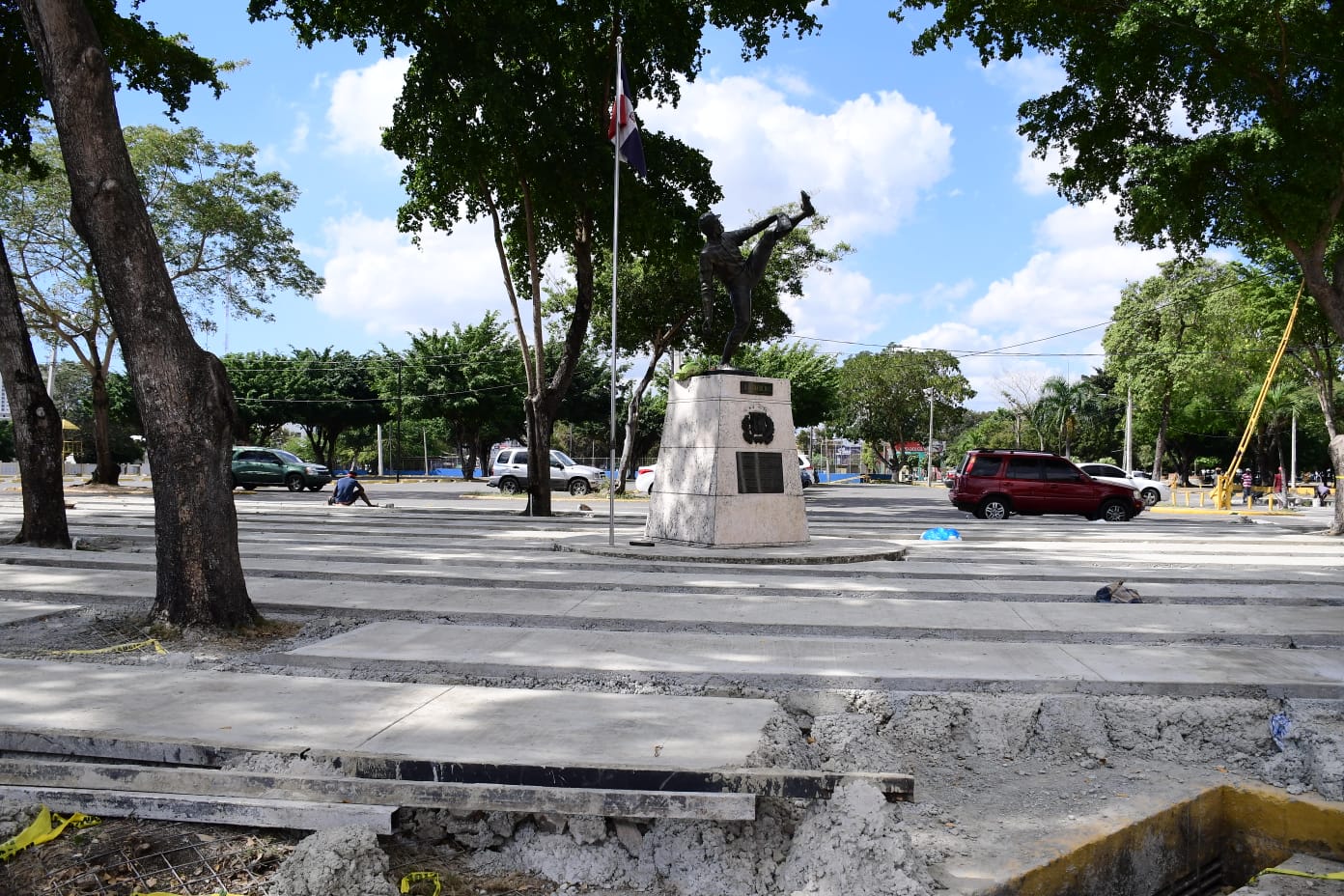 Remozan plaza en la que está estatua a Juan Marichal