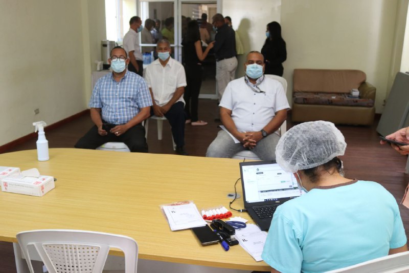 Salud Pública aplica cuarta prueba preventiva de Covid-19 en el INEFI