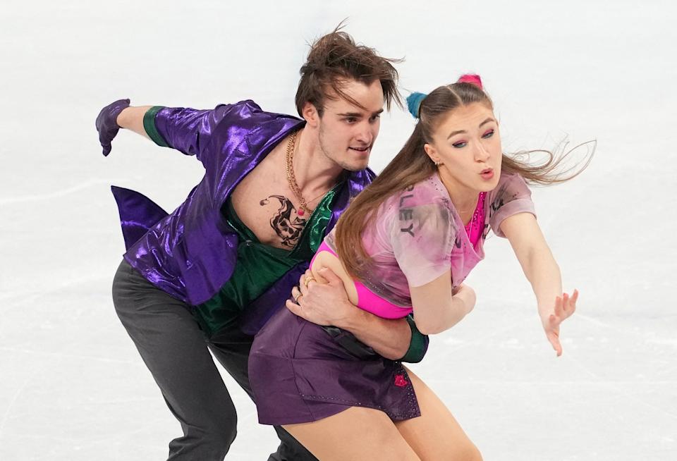 Pareja de patinaje causa furor con trajes de Joker y Harley Quinn en  Beijing 2022 - CDN Deportes