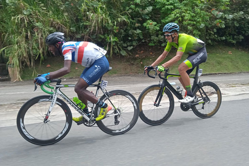 Brayan Gómez se recupera, gana y se viste de líder de la XLIII Vuelta Ciclista Independencia Nacional