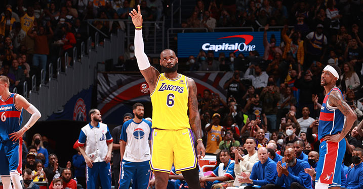 LeBron James supera a Malone y ya es el segundo mejor anotador de la NBA