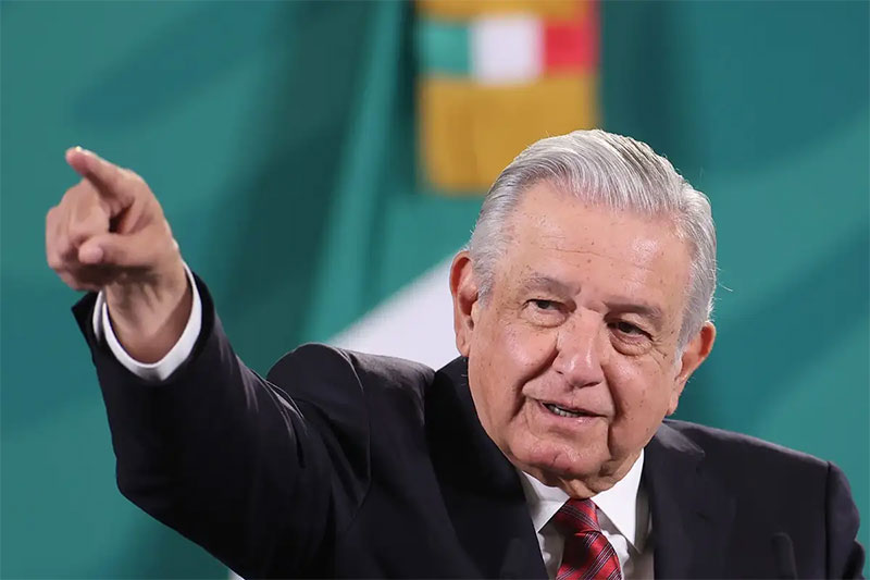 López Obrador pide a dueños del fútbol mexicano actuar con "responsabilidad"