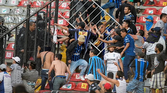 Sube a 26 cifra de heridos tras riña en estadio de fútbol en México
