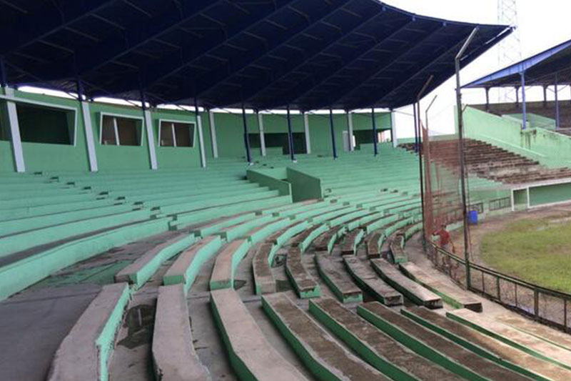 Condiciones del abandonado y destartalado estadio béisbol de La Vega