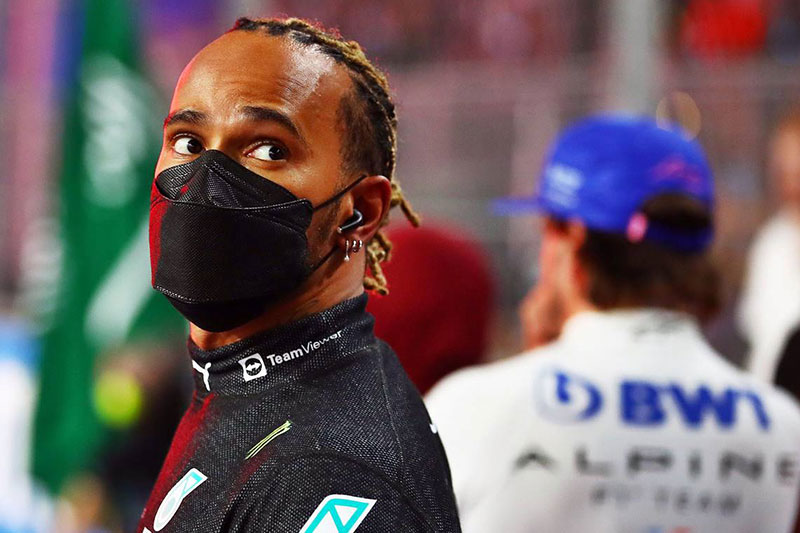 Hamilton se rebela contra la FIA por la prohibición de usar joyas