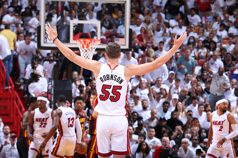 NBA: Heat arrasan a Atlanta y se adelantan en arranque de playoffs