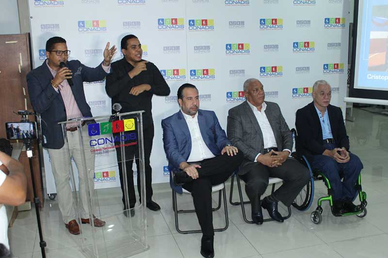El Consejo Nacional de Discapacidad (CONADIS) reconoció este lunes a los atletas paralímpicos Christopher Melenciano y Geraldo Castro por su destacada participación en eventos internacionales recientemente.