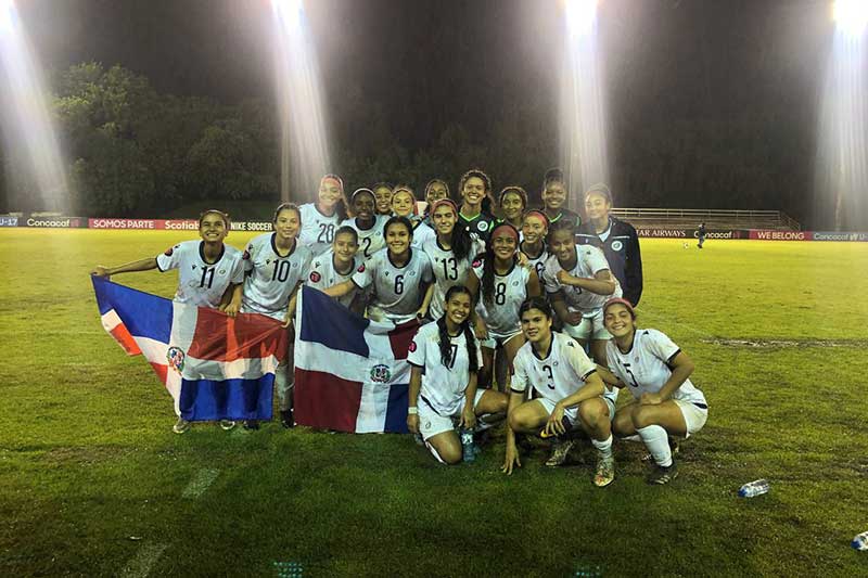 La selección nacional Sub-17 femenina hizo historia al clasificar a los cuartos de final del Campeonato Femenino Sub-17 de Concacaf, tras derrotar a Haití 2-0 en el Estadio Panamericano de San Cristóbal. Las goleadoras fueron María Torreira y Julia Jiménez.