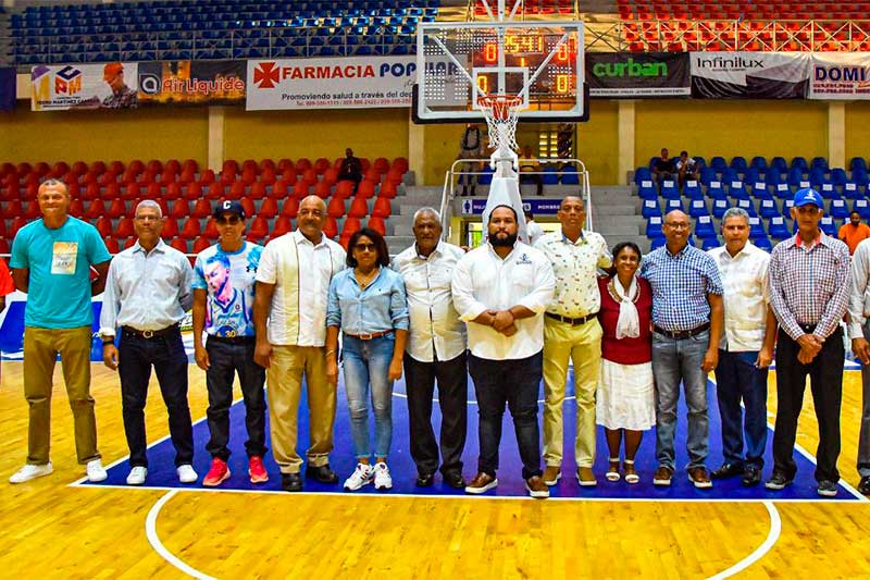 Marineros rinden homenaje a leyendas del baloncesto puertoplateño