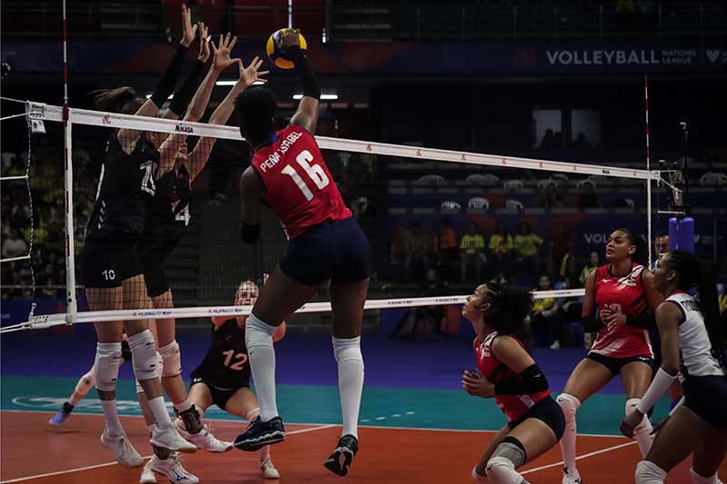 La Selección Nacional de Voleibol Femenino de la República Dominicana consiguió este domingo su segunda victoria al hilo en la Liga de Naciones al vencer 3-1 (23-25, 25-23, 25-11 y 27-27) al combinado de Alemania, en la conclusión del Grupo 3, que ahora entra en receso hasta el día 28.