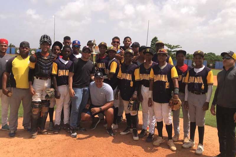 La tercera versión del torneo de béisbol IPB Little League clase (2025-2026) dedicado al Scout don Eddy Toledo por su trayectoria y aporte al béisbol profesional y aficionado concluyo este fin de semana con la victoria invicta de Banana Academy.