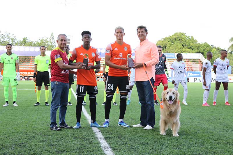 El Cibao FC reconoció a sus jugadores que formaron parte de la Selección Dominicana de Fútbol Sub-20 que clasificó al Mundial de Fútbol de Indonesia 2023 y a los Juegos Olímpicos de París 2024.