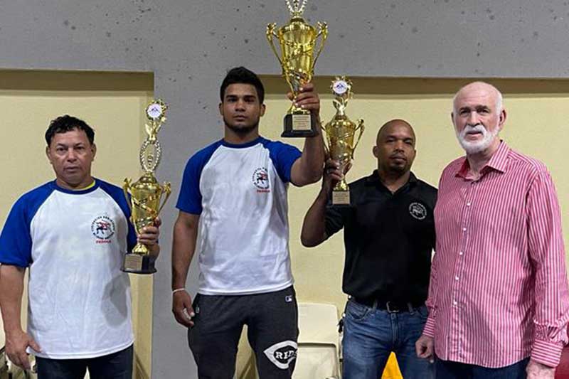 Santiago conquista primer lugar torneo de campeones de lucha 