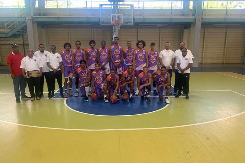 Axel Goris encabezó con 19 puntos el ataque del combinado Calero Basketball Team, que superó este martes 98-92 a los Loros de Santo Domingo Este, para así ascender al primer lugar del Grupo B en la segunda división de la Liga Nacional de Desarrollo U-22, que organiza la Federación Dominicana de Baloncesto (FEDOMBAL) y en opción a la Copa INAPA.