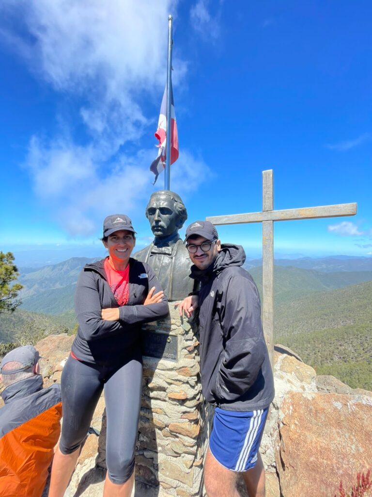 Montañista Thais Herrera parte junto a su hijo a la conquista de la montaña más alta de África 