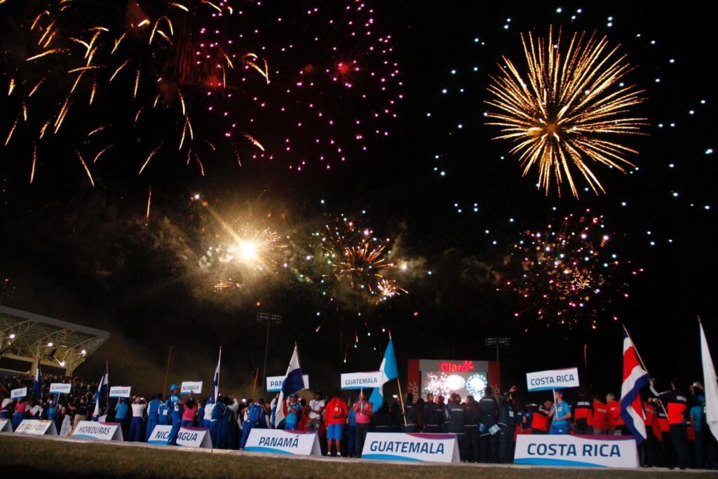Fotos del recuerdo de las ceremonias de inauguración y clausura de los últimos Juegos Centroamericanos, realizados en Managua, Nicaragua en 2017. 