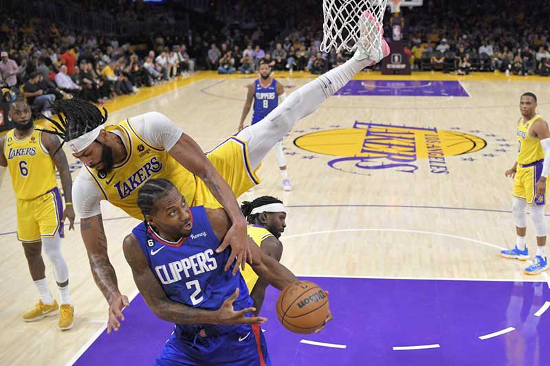 Clippers derrotan a Lakers en regreso de Kawhi Leonard