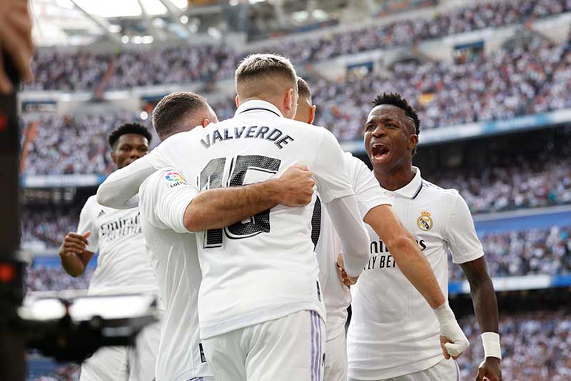 Real Madrid gana "El Clásico" y es líder de LaLiga