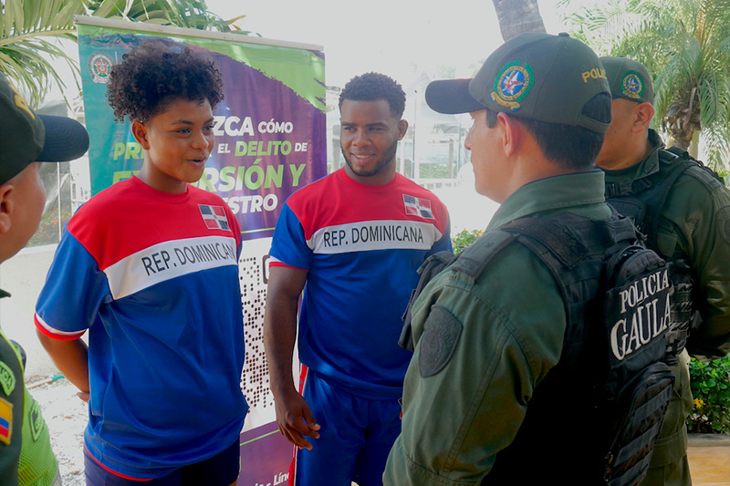 Brigada de Gaula instruye atletas dominicanos prevenirse de infracciones