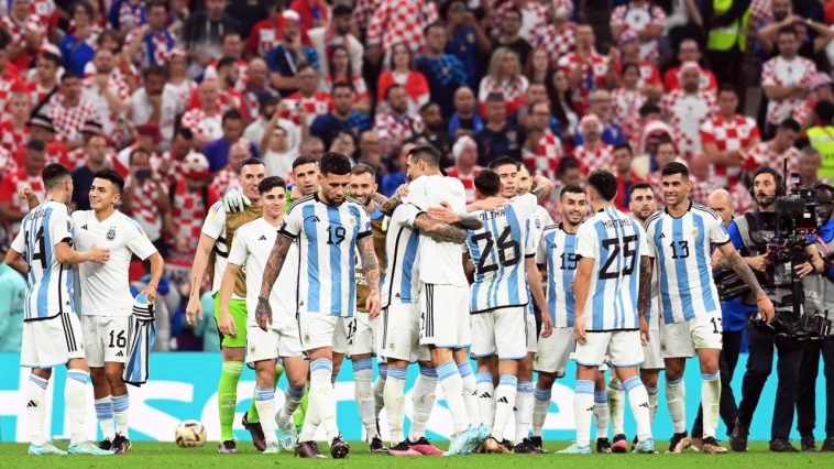 Argentina se estrenó en unas semifinales en la edición inicial de Uruguay. Goleó a la selección de Estados Unidos por 6-1.