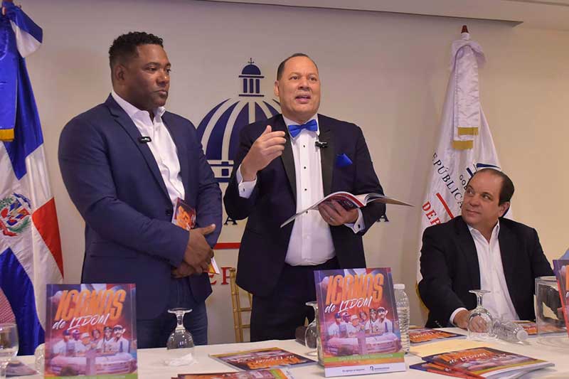 Franklin Mirabal lanza libro "Iconos de Lidom"
