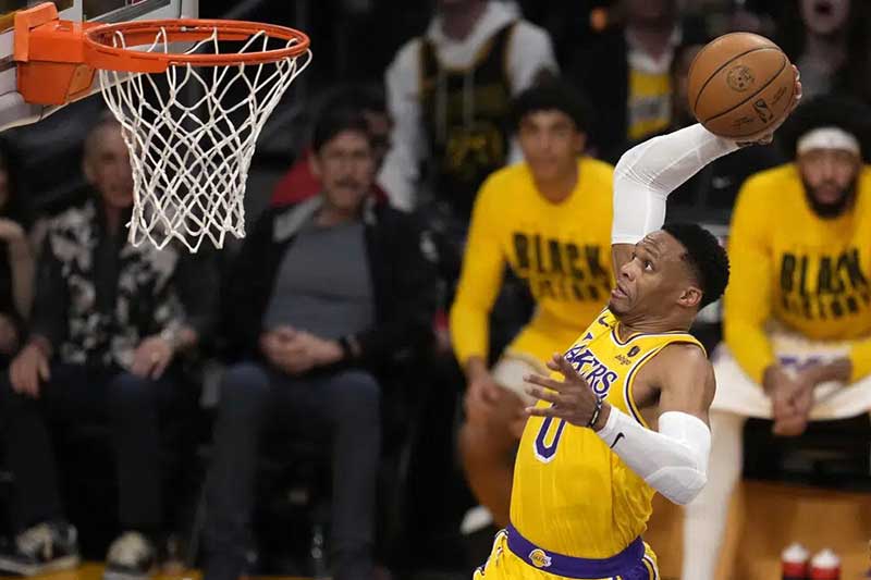 Los Lakers traspasan a Westbrook a Utah en un canje de tres equipos