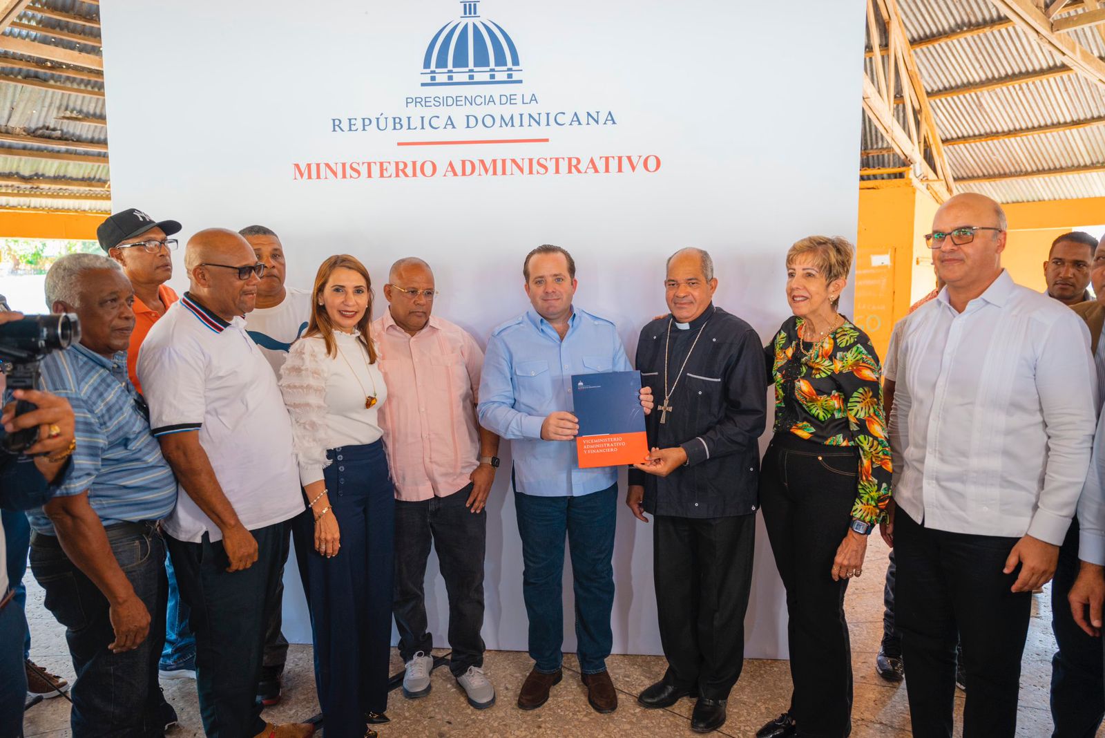 José Paliza entrega aportes por más de RD$45 millones en PP