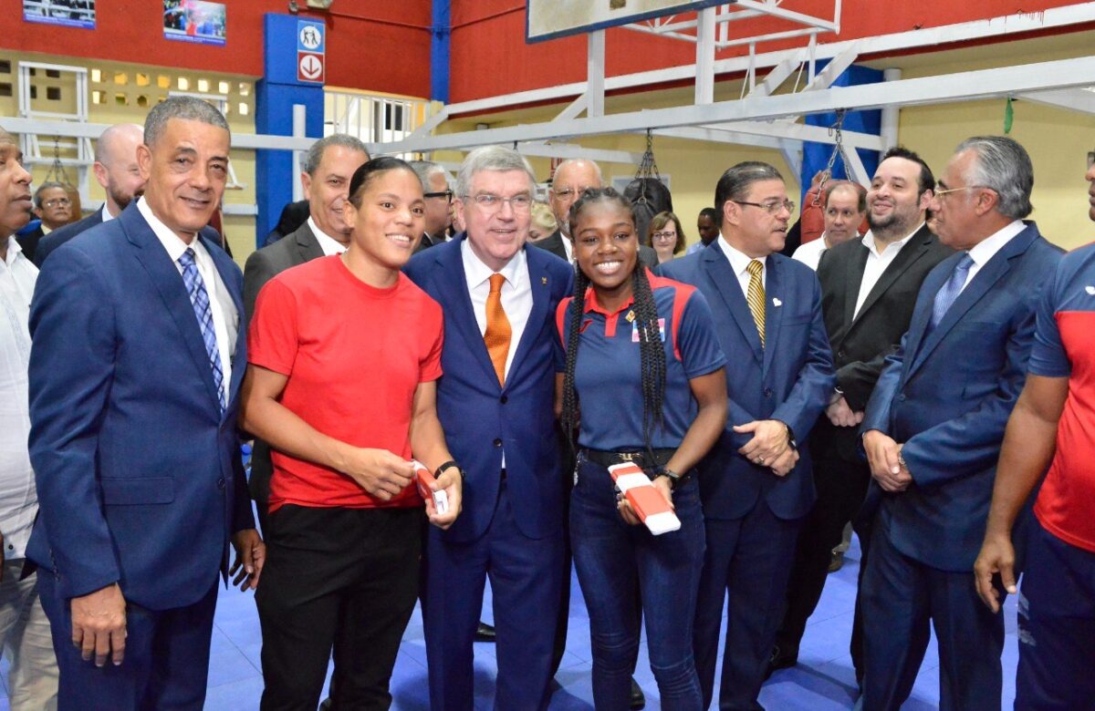 El presidente del COI visita a Camacho y recorre el Centro Olímpico