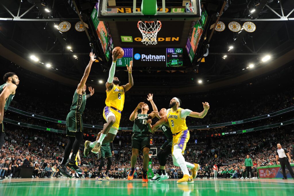 Celtics y Lakers, dos leyendas que están en "cuidados intensivos"