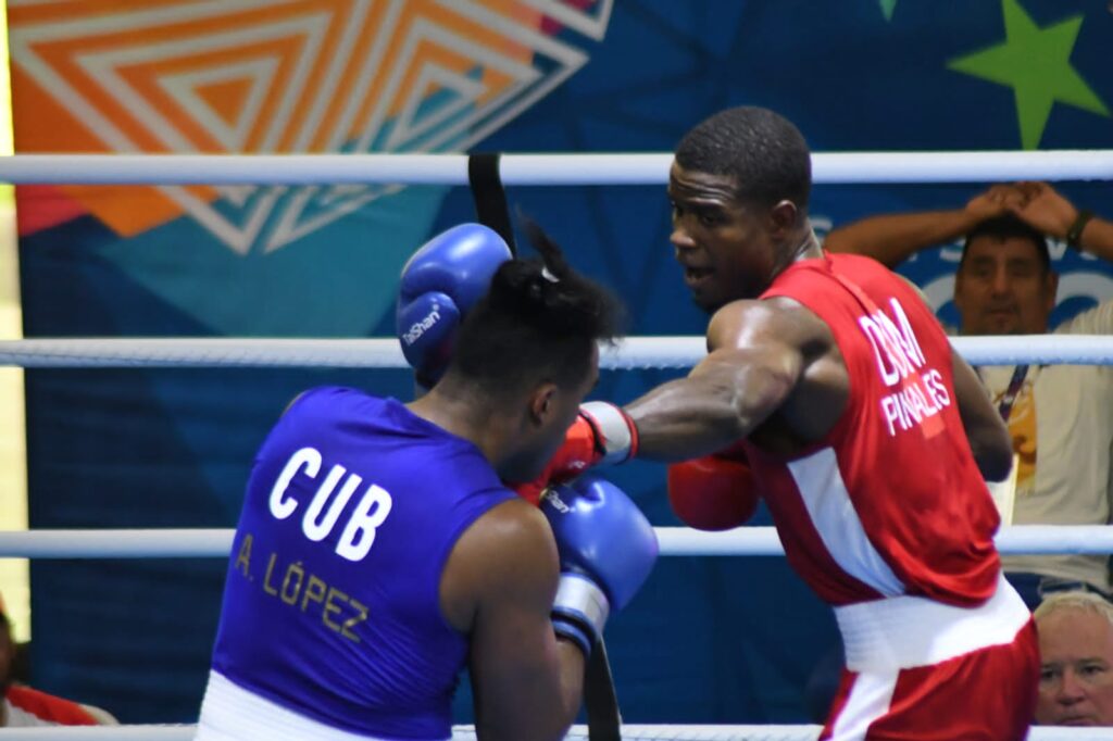 Tres boxeadores dominicanos aseguraron plata en los JCC