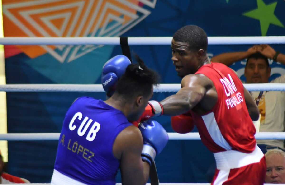 Tres boxeadores dominicanos aseguraron plata en los JCC