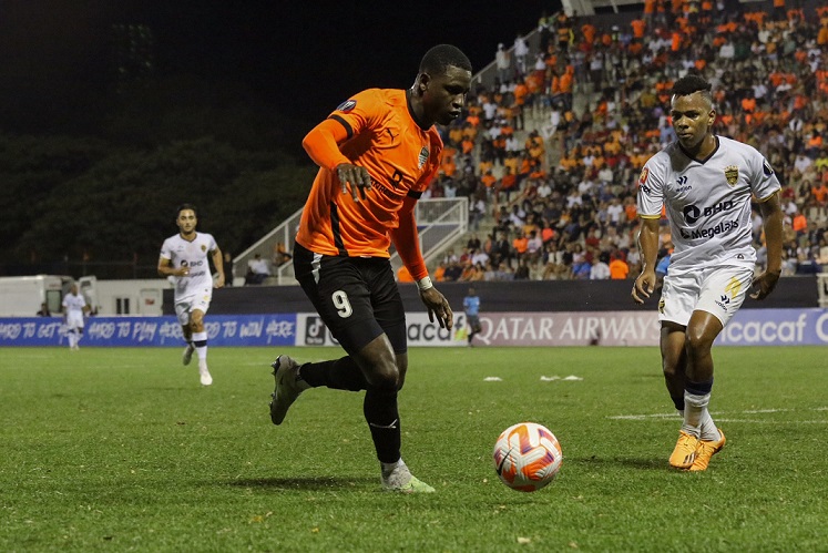 Accion entre Cibao FC y Pantoja en la Copa Caribeña de Concacaf