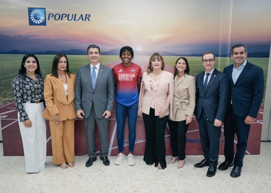 Marileidy Paulino comparte e inspira a colaboradores del Popular y sus hijos  